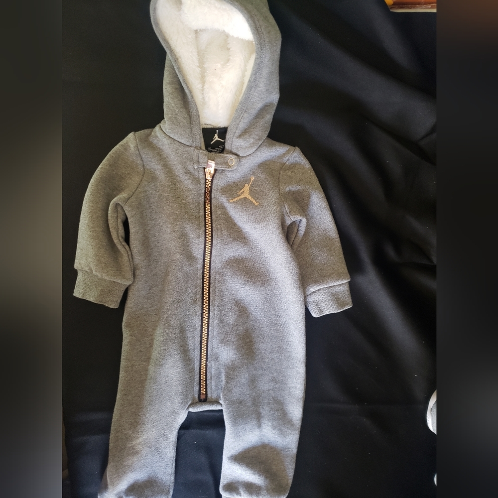Jordan Unisex Jumpsuit with hood 6 months.   FF151